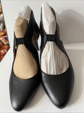 NEW Classic Black Life Stride Soft System size 10M man made leather heel